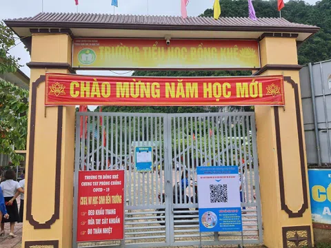 Công an làm việc với thầy giáo tiểu học bị tố cáo "có hành vi thiếu chuẩn mực"  với nhiều nữ sinh