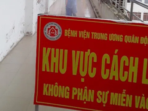 Bao nhiêu người đi cùng chuyến bay với ca nhiễm Omicron đầu tiên ở Việt Nam?