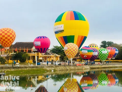 Hội An: Rực rỡ sắc màu khinh khí cầu bên dòng sông Hoài