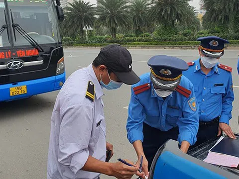 Hà Nội:  Để truy bắt xe khách vi phạm trên Đại lộ Thăng Long,  Lực lượng thanh tra giao thông“hoá trang” ghi hình