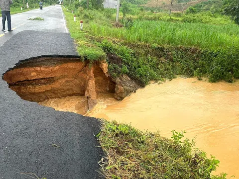 Cấm phương tiện lưu thông tuyến đường nối Lâm Đồng với Bình Phước do sạt lở