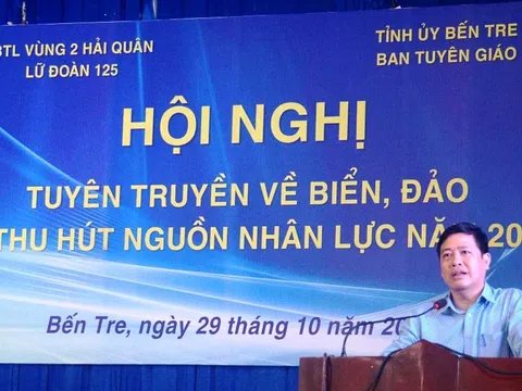 Lữ đoàn 125, Vùng 2 Hải quân tuyên truyền biển, đảo, tư vấn tuyển sinh tại Bến Tre