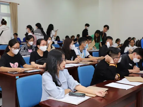 Sinh viên Đà Nẵng nhập học trong không khí hào hứng phấn khởi