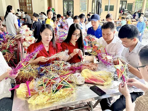 Mang 'Vầng trăng yêu thương' sớm đến với trẻ em nghèo Nghệ An