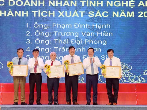 Nghệ An tôn vinh 25 doanh nghiệp, 5 doanh nhân