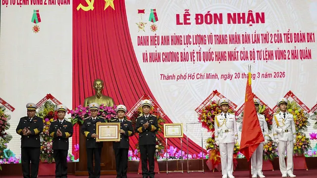 Vùng 2 Hải quân và Tiểu đoàn DK1 vinh dự đón nhận phần thưởng cao quý