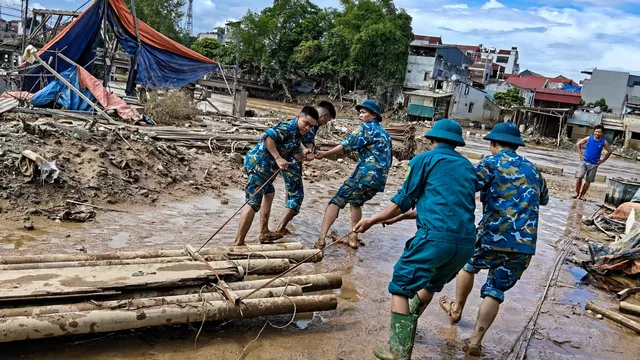 Bộ đội Trạm Ra đa 59 sát cánh cùng nhân dân vượt gian khó sau bão số 4