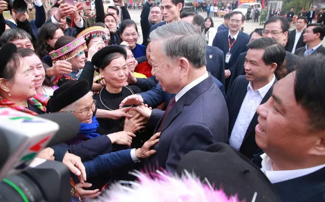 Tổng Bí thư Tô Lâm gặp mặt, nói chuyện với Nhân dân các dân tộc tỉnh Cao Bằng