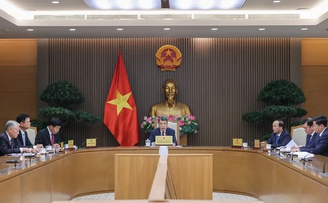 Thủ tướng Lê Minh Hưng điện đàm với Thủ tướng Singapore Lawrence Wong