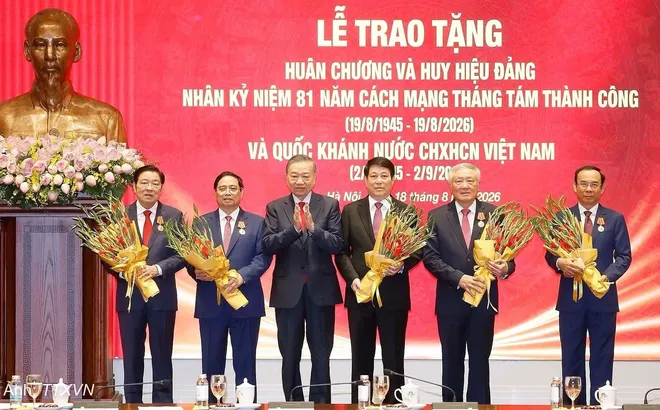 5 nguyên Ủy viên Bộ Chính trị được trao Huân chương Hồ Chí Minh